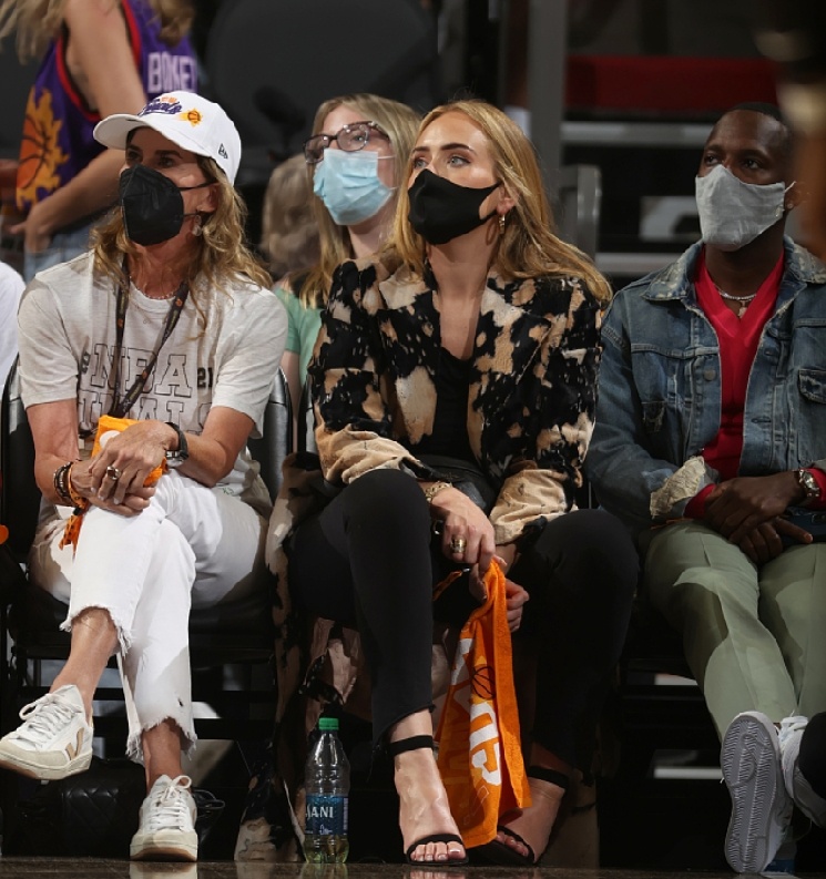 kaiyun.com-乔治都不玩播客了 富保罗合适吗?要不还是学皮尔斯做两性博主吧